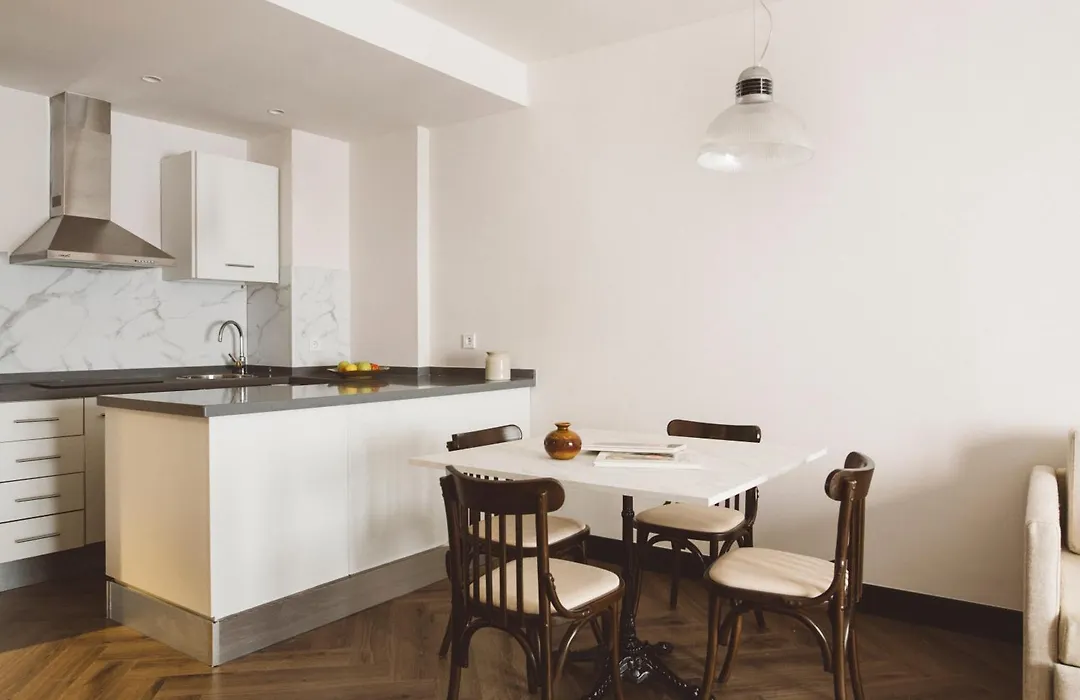 Honest Granada Apartments-1