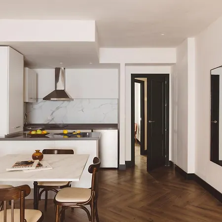 Honest Granada Apartments-3