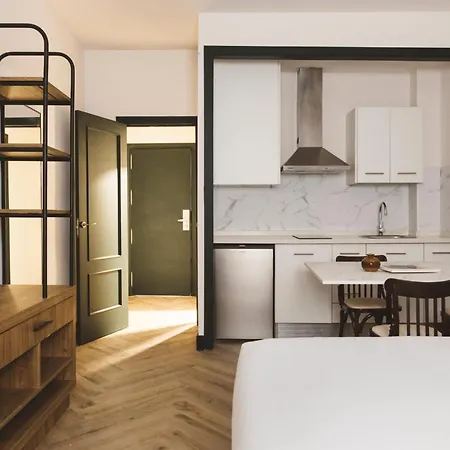 Honest Granada Apartments-3